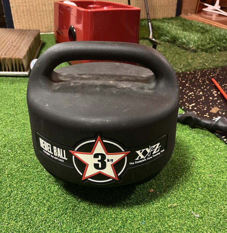 Elite Grips Rebel Ball 3kg。ケトルベル型で、幅の広い取っ手がついている