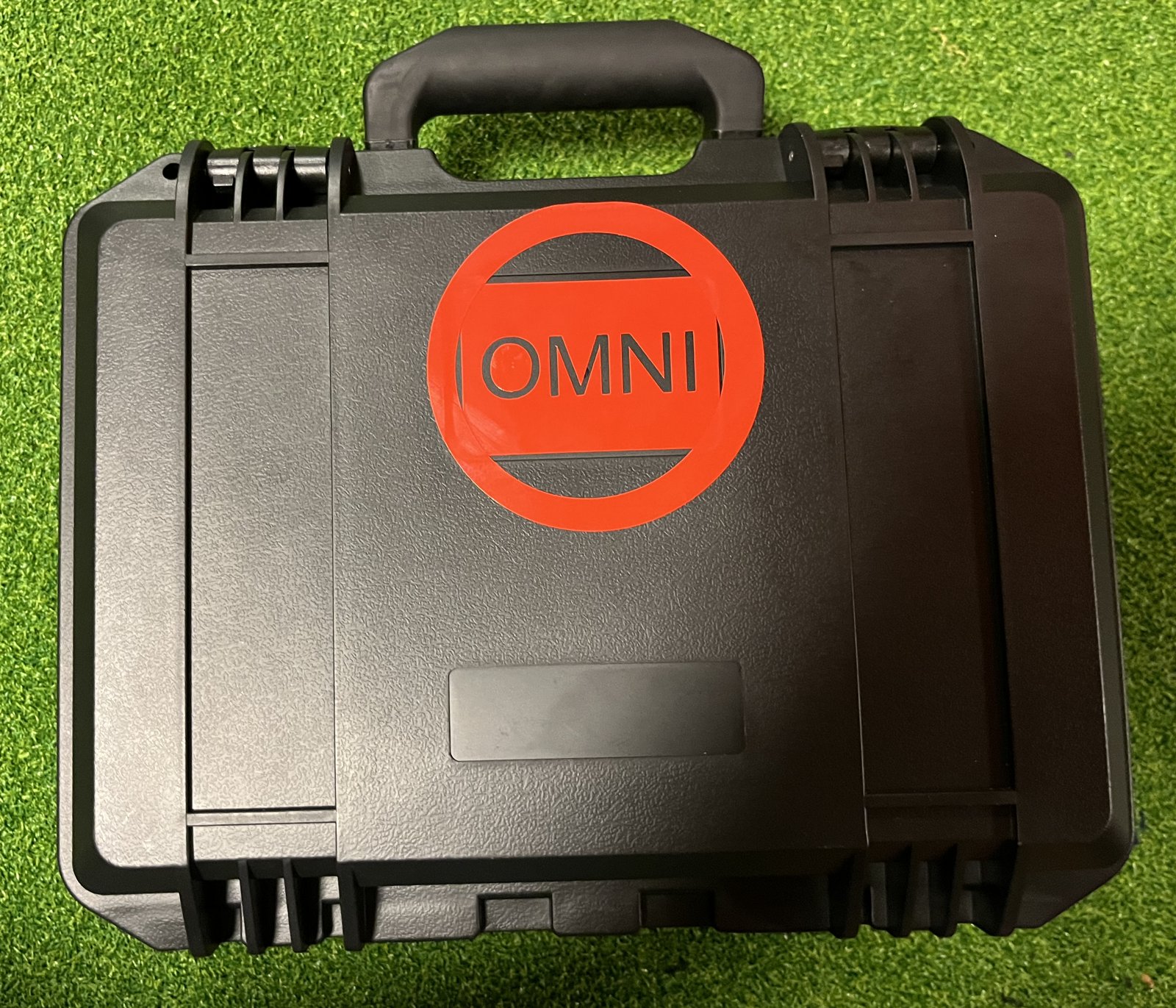自分でデザインしたシールを貼ったOmniのハードケース