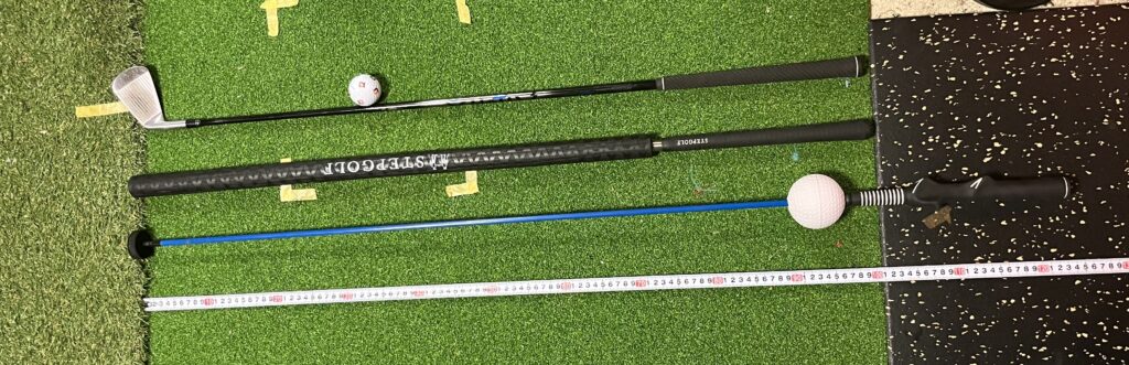 5番アイアン、ステップゴルフのロッド、ヘッドスピーダーを並べて長さを比べたところ