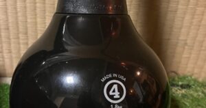 RMTクラブ4lbのヘッド部のアップ。MADE IN USA と 1.8kg の刻印が見える